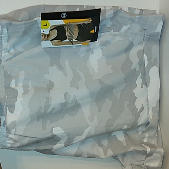 NWT AVIA Brand Women's Camo Slip-on Workout/Running/Commuter Shorts~Large~ - Picture 7 of 12